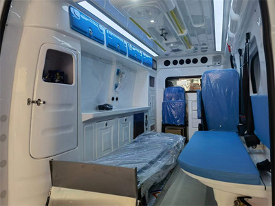 四川成都成功签单福特新全顺负压救护车V348型，彰显行业精英实力