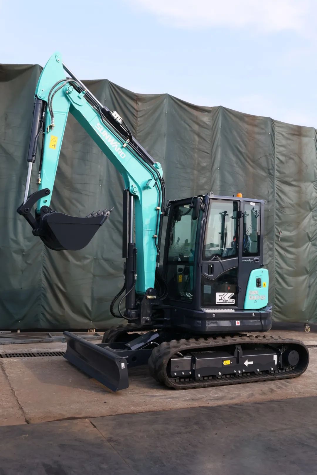 E18Z微型挖掘机(图1)